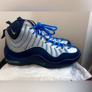 MEN’S NIKE AIR BAKIN OG 2014 SIZE 9 , BLUE & SILVER COLOR WAY.